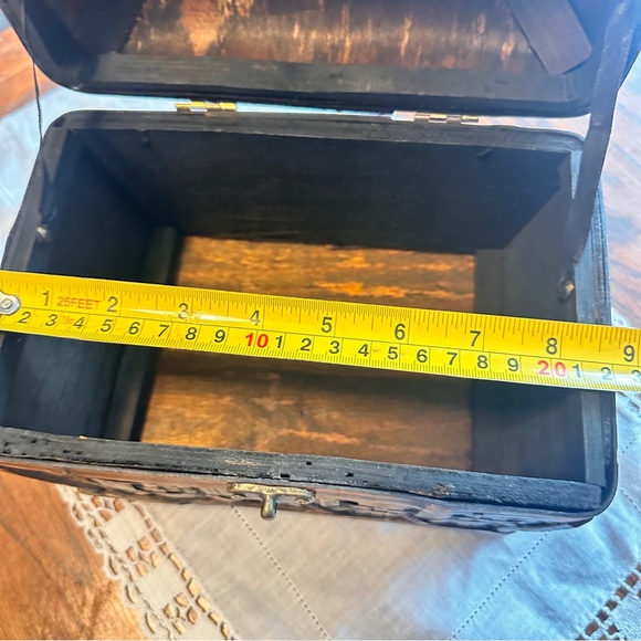 Woven wicker wooden Storage Chest box - read - Picture 5 of 10